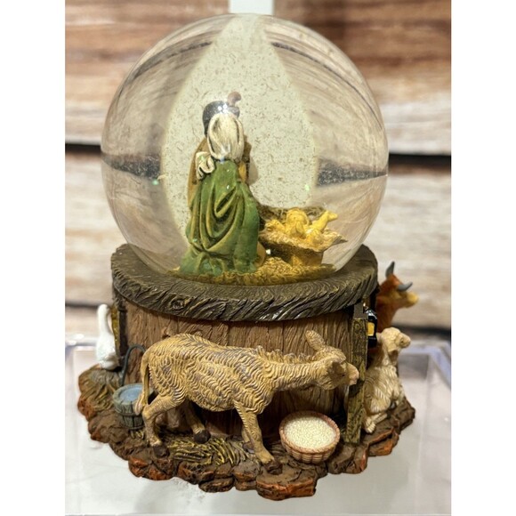 Fontanini Giftware Musical Glitterdome Plays Silent Night Christmas Nativity - Picture 7 of 13